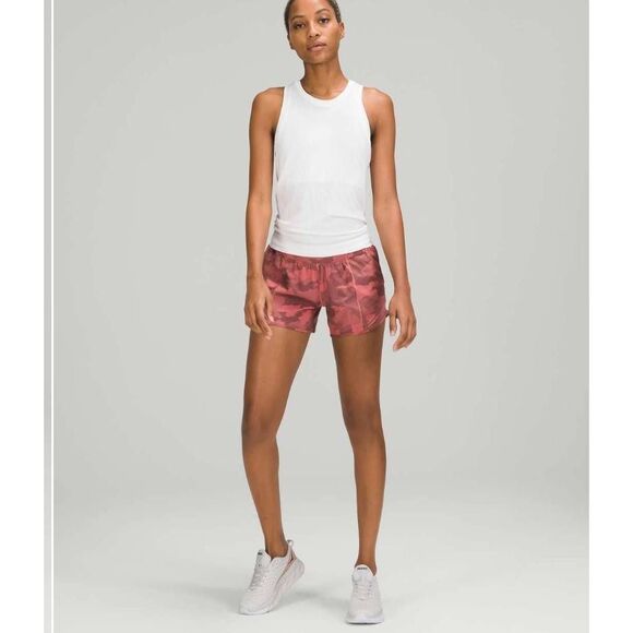 Lululemon Hotty Hot Short Low Rise Size 6 Tall - Picture 1 of 7